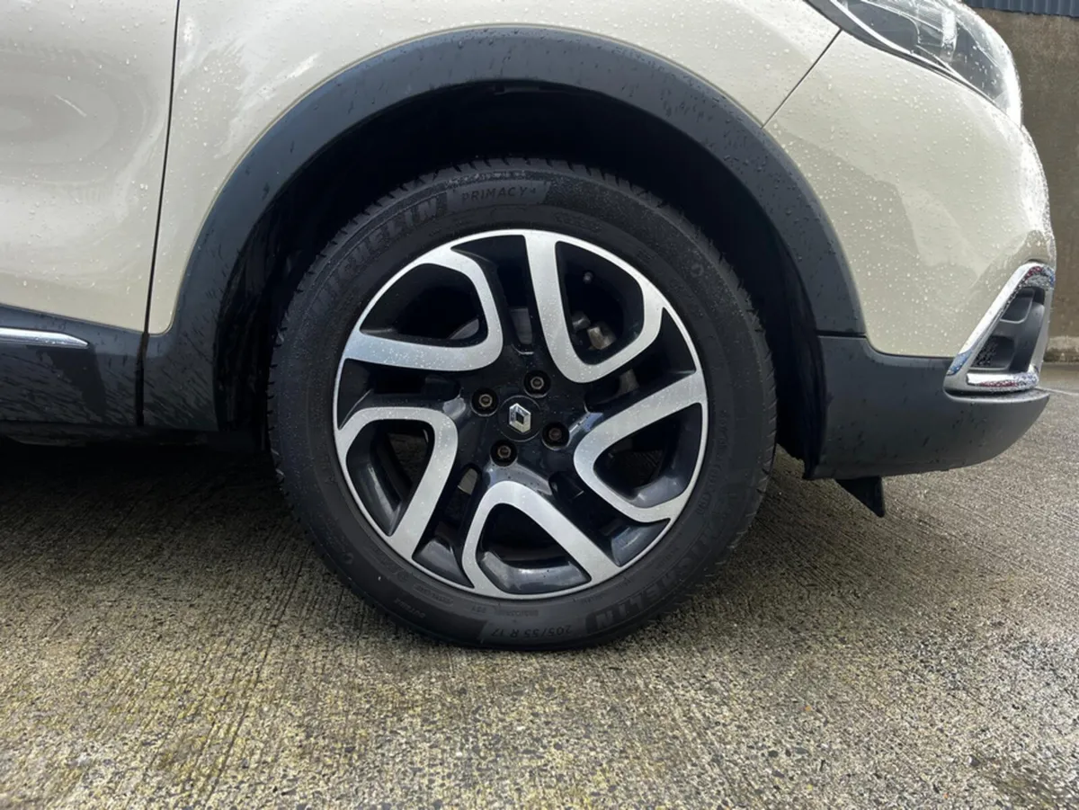 Renault Captur AUTOMATIC 1.2 PETROL - Image 3