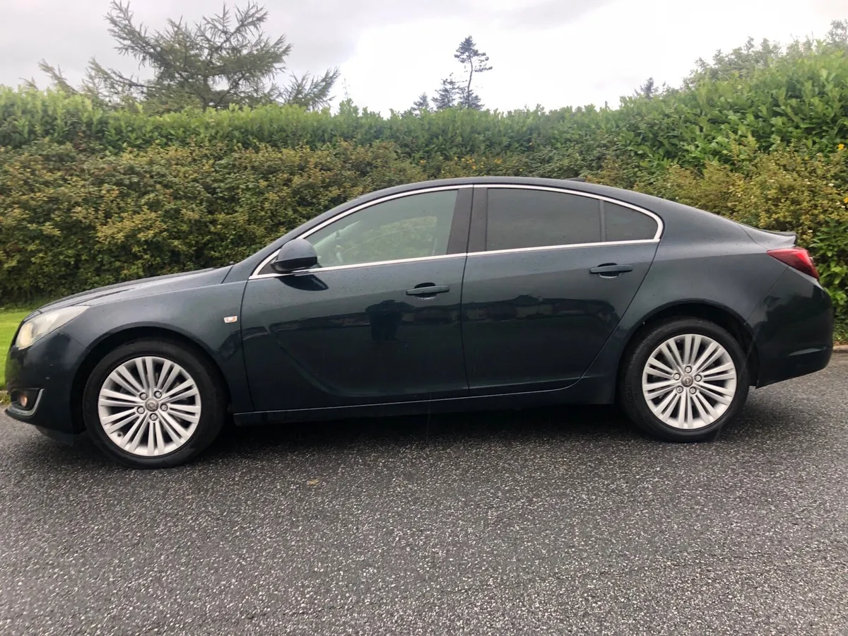 INSIGNIA EXECUTIVE AUTO AS NEW NCT&TAX - Image 1