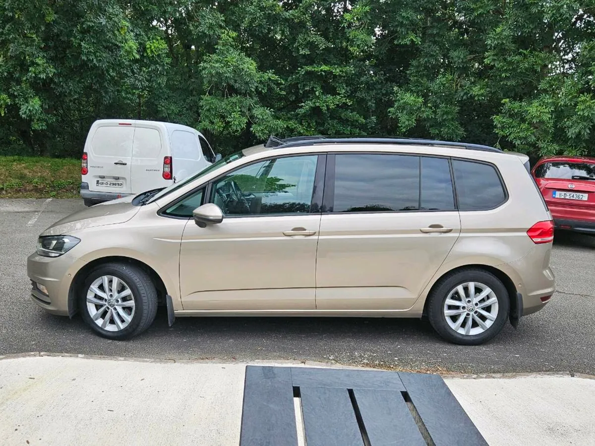 Vw touran 7seater 1.6 diesel panoramic glass roof - Image 4