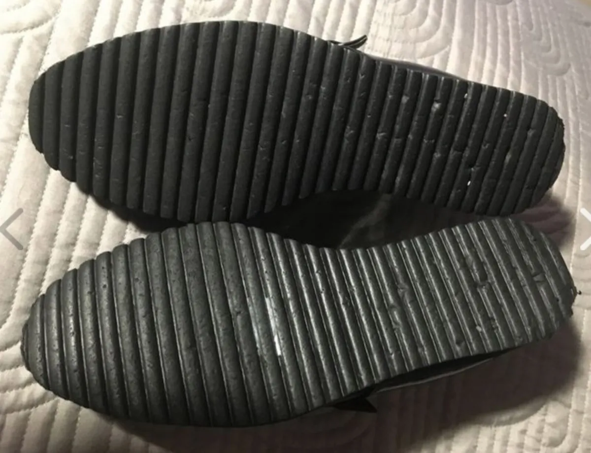 Black patent shoes - Size 7 - Image 4
