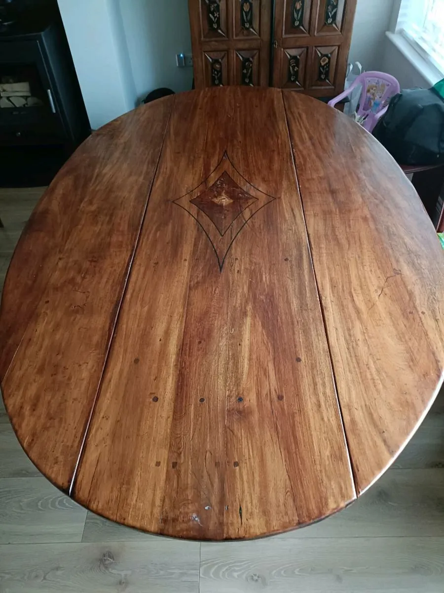 Dining room table - Image 1