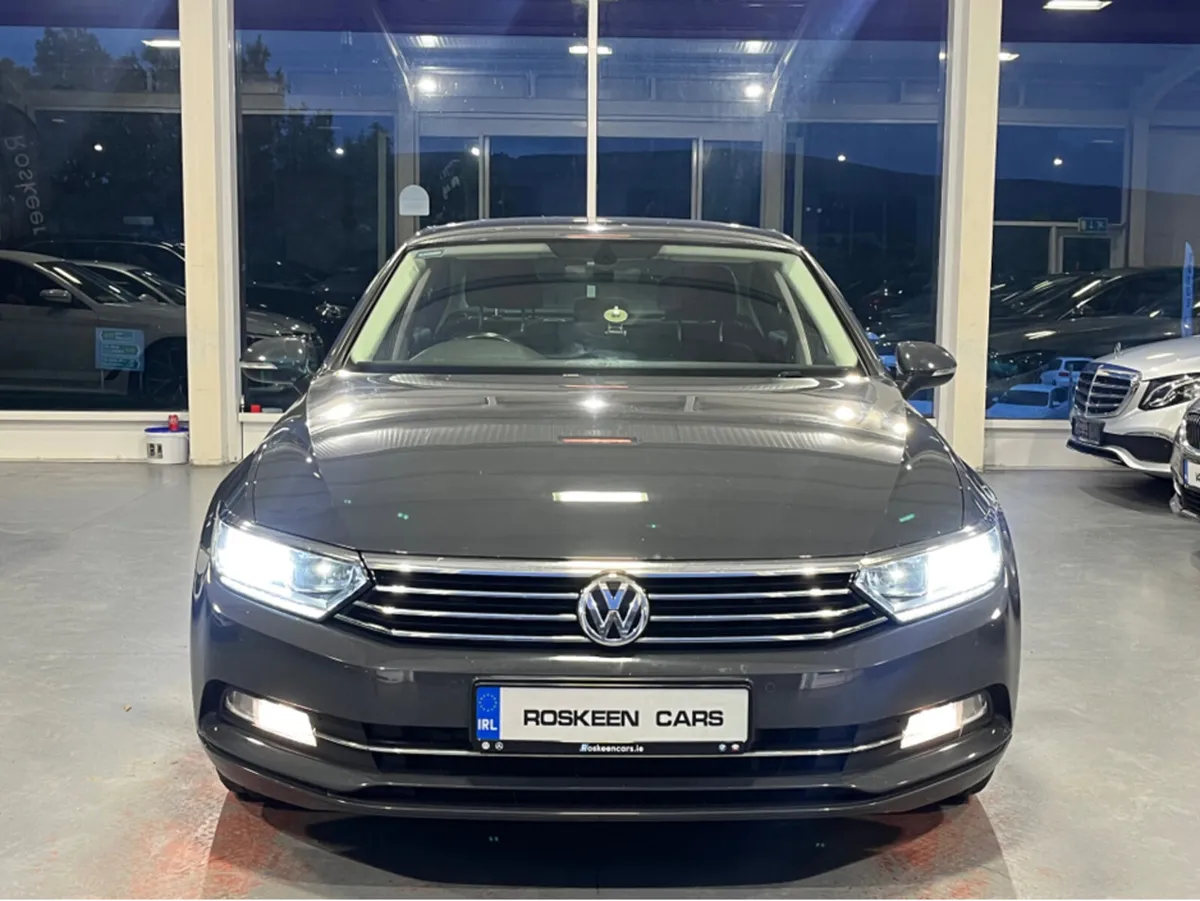 Volkswagen Passat SE BUSINESS TDI BLUEMOTION TECHN - Image 2