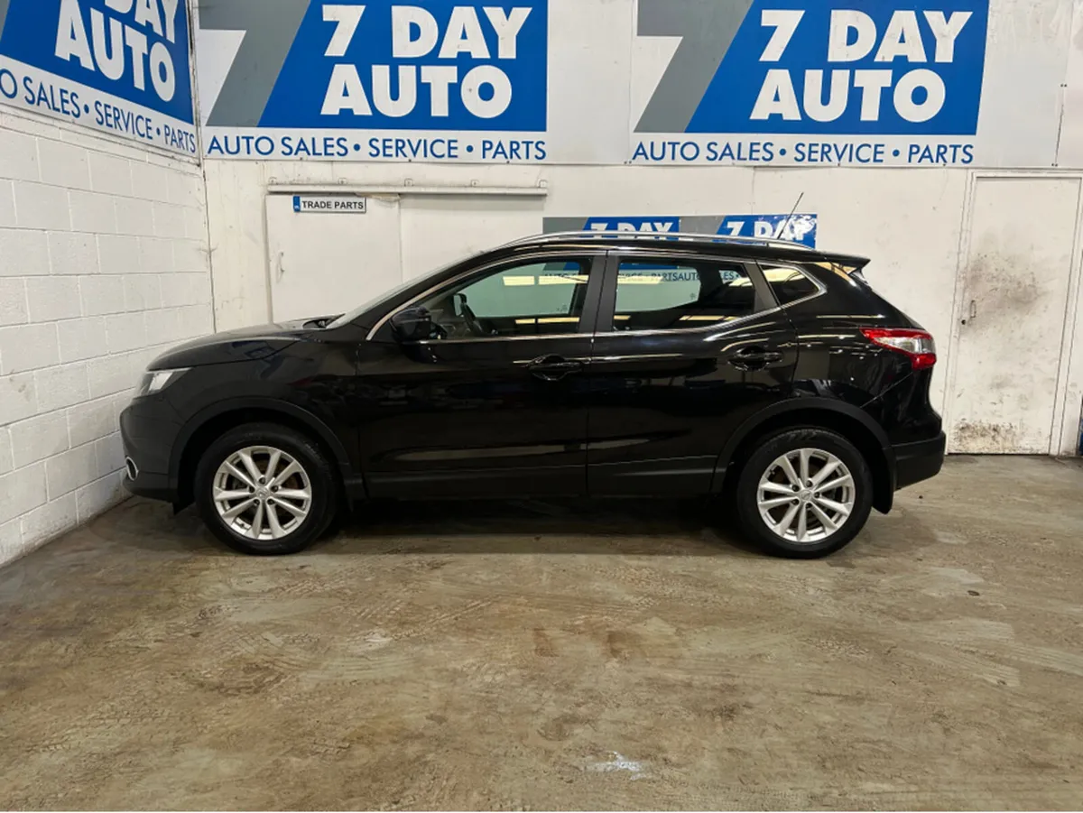 Nissan Qashqai 1.2 SV PAN ROOF - Image 4