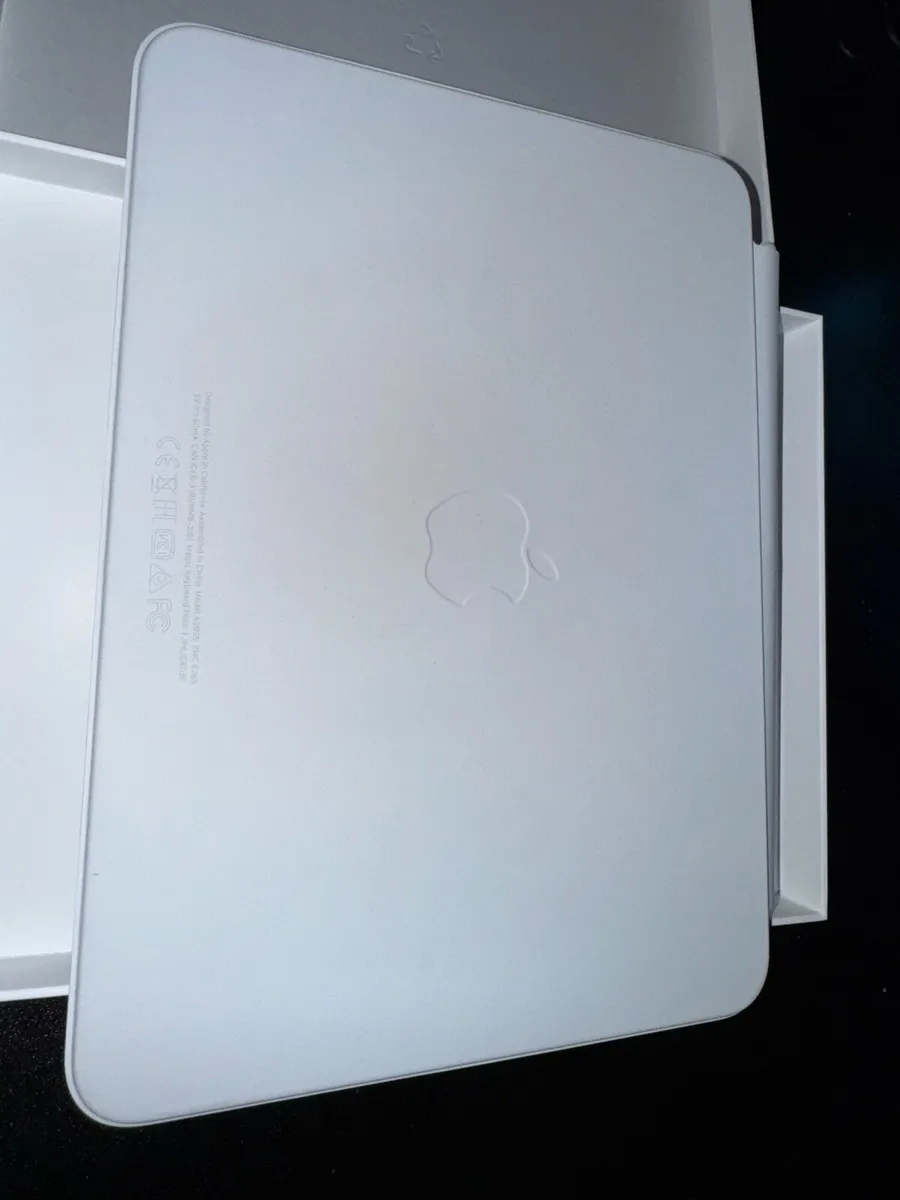 Brand New iPad Magic Keyboard Folio 10th Gen - Image 4