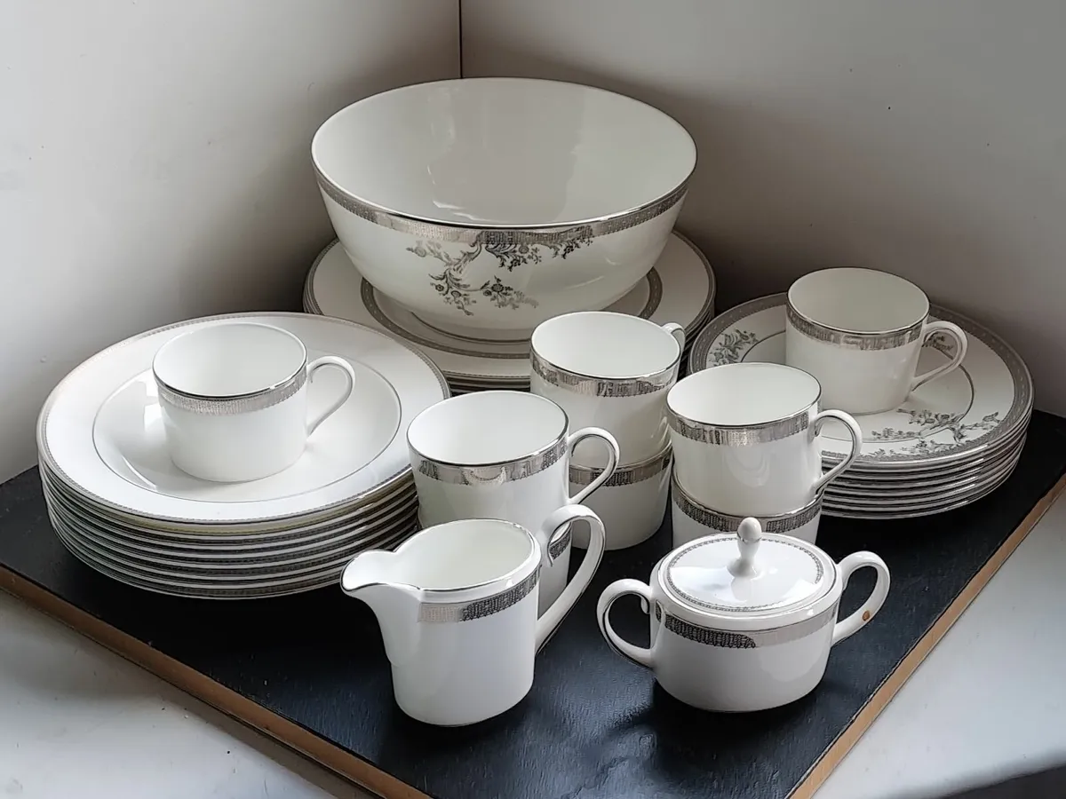 Vera Wang Wedgwood "Vera Lace Platinum" Dinner Set - Image 1