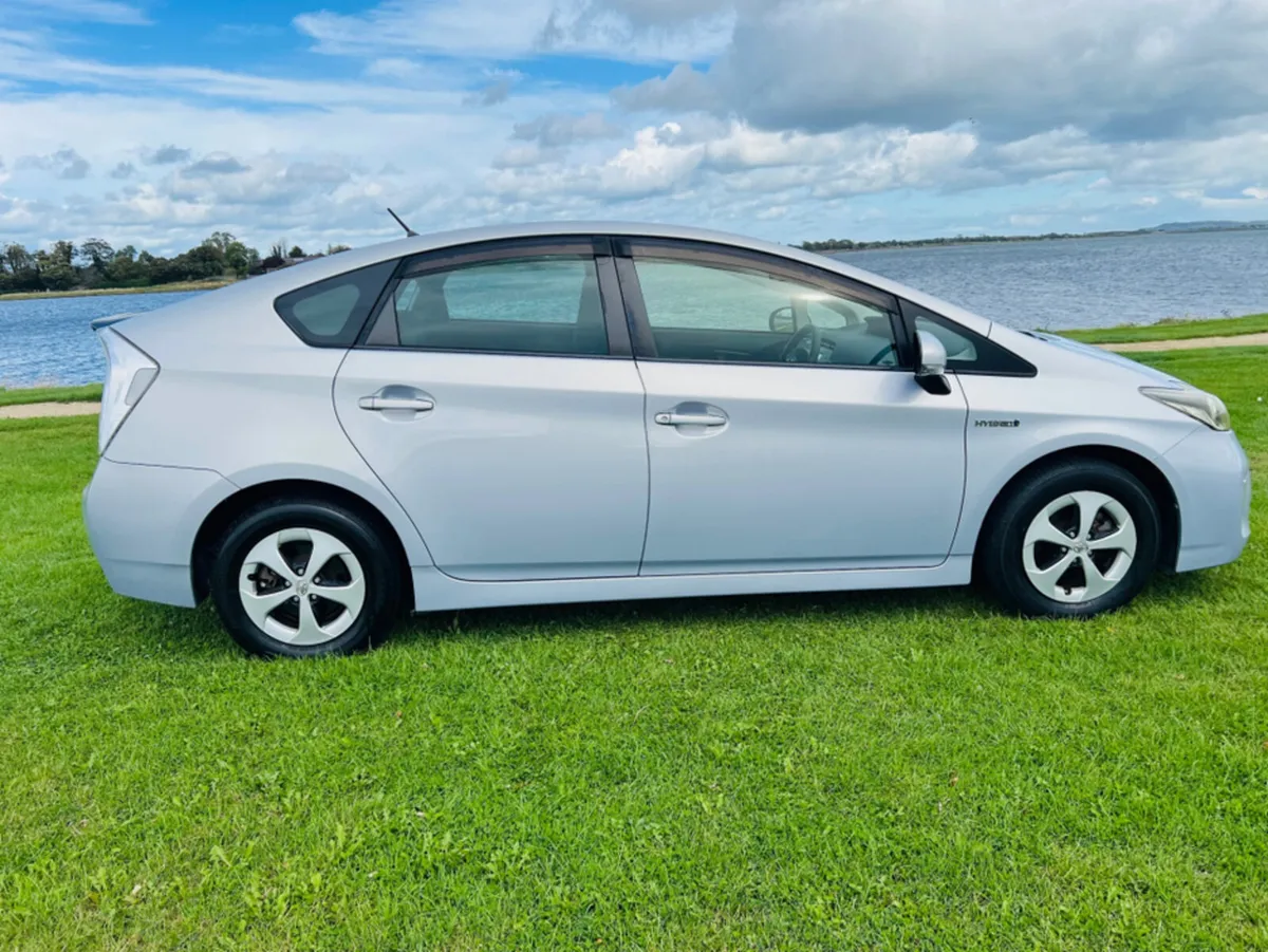 Toyota Prius .2014 Prius in excellent condition . - Image 3