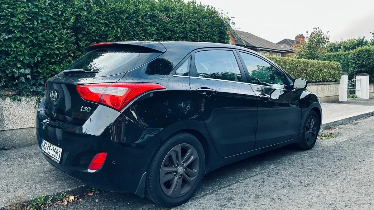 Hyundai i30  Black-Deluxe-2016 Irish Car - Image 3