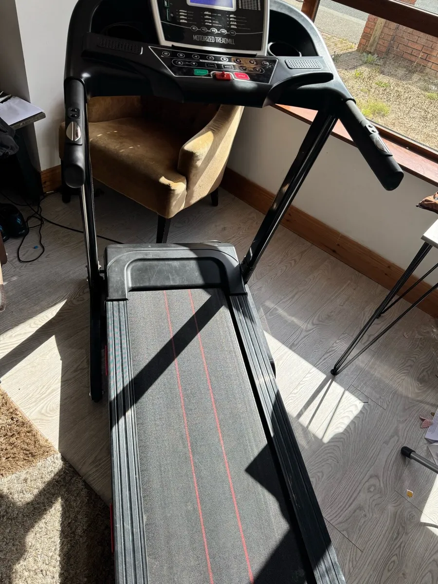Motorised treadmill - Image 2