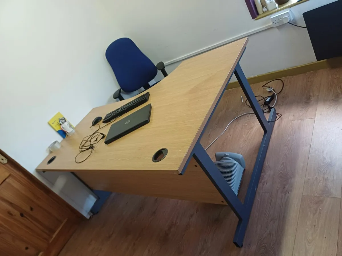 Office desk - Image 2