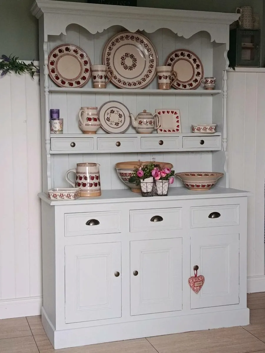 Solid kitchen dresser delivery arranged - Image 3