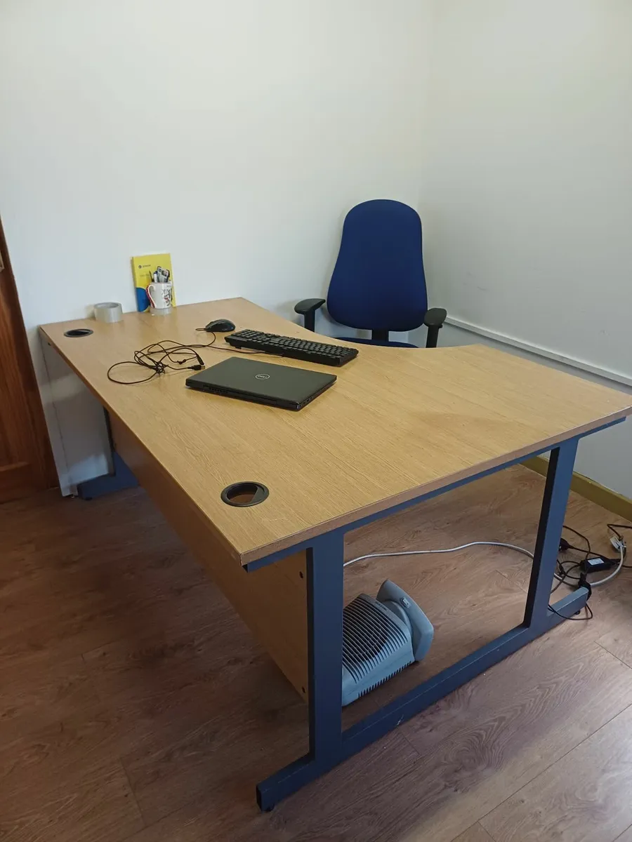 Office desk - Image 1