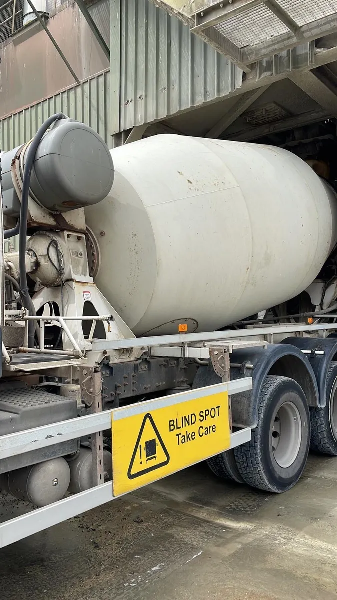 VOLVO  TRIDENT MIXER (2017) - Image 2