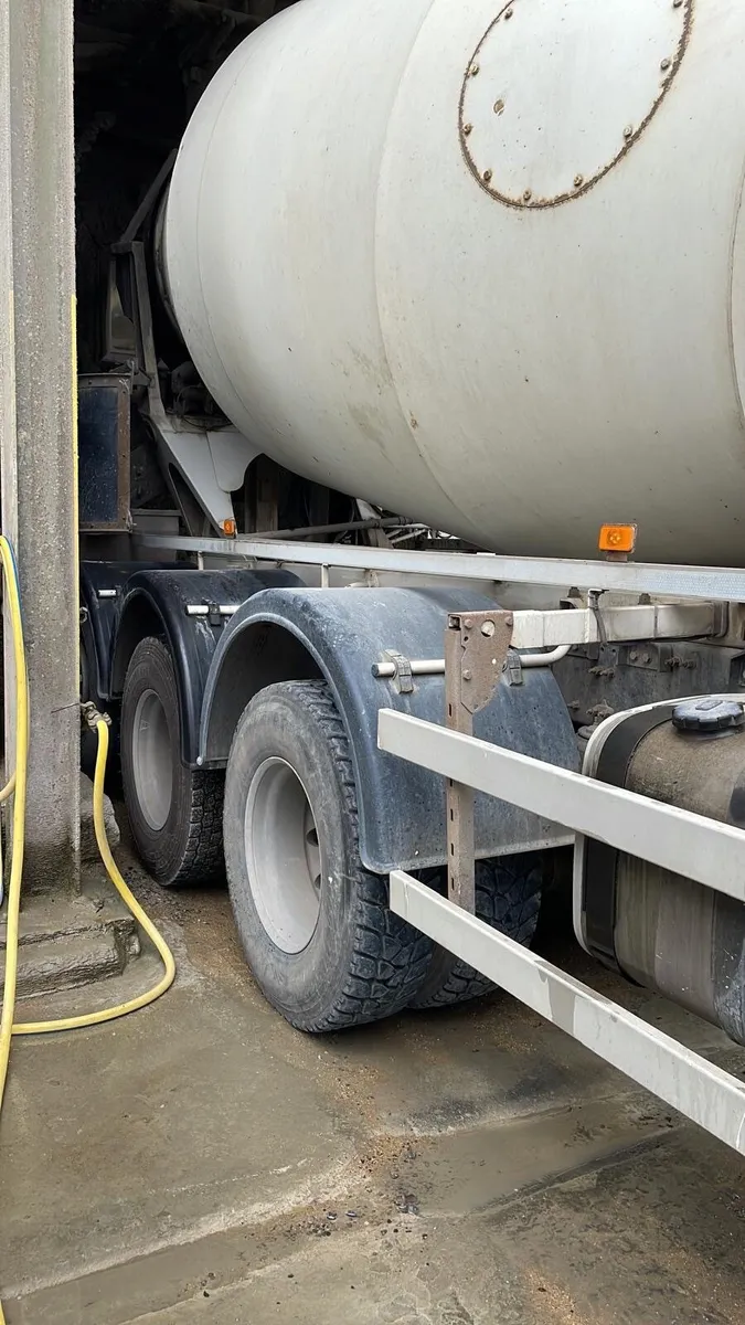 VOLVO  TRIDENT MIXER (2017) - Image 4