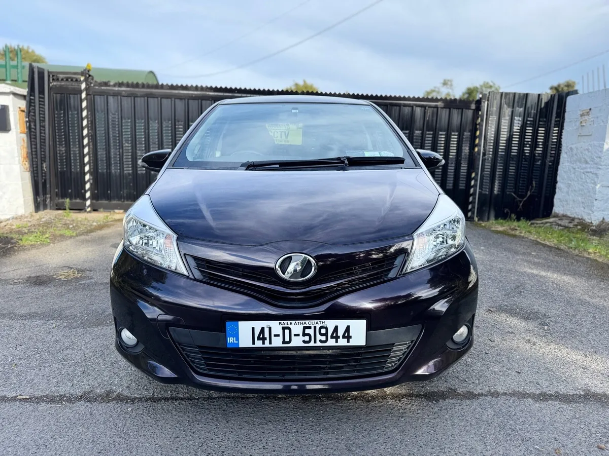 2014 TOYOTA VITZ. 94K KMS. NEW NCT. AUTO 1.3L - Image 2