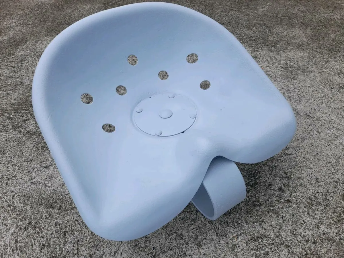 Ferguson 20 original seat - Image 1