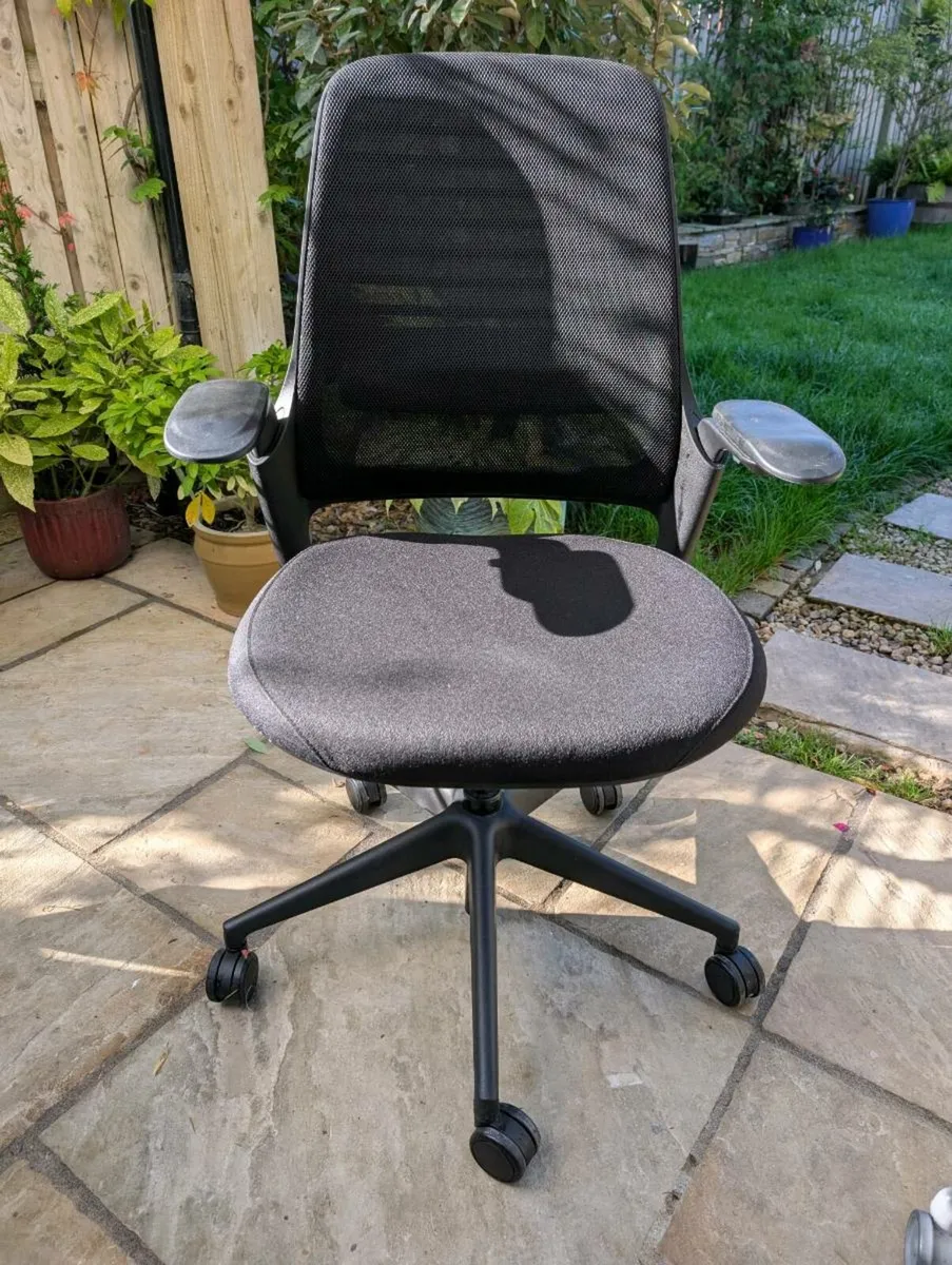 Ergonomic office chair - Image 4