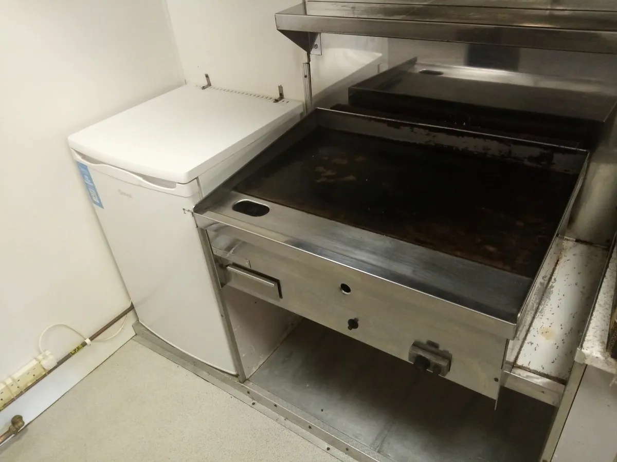 Catering trailer in use 14 foot 2 axle - Image 2