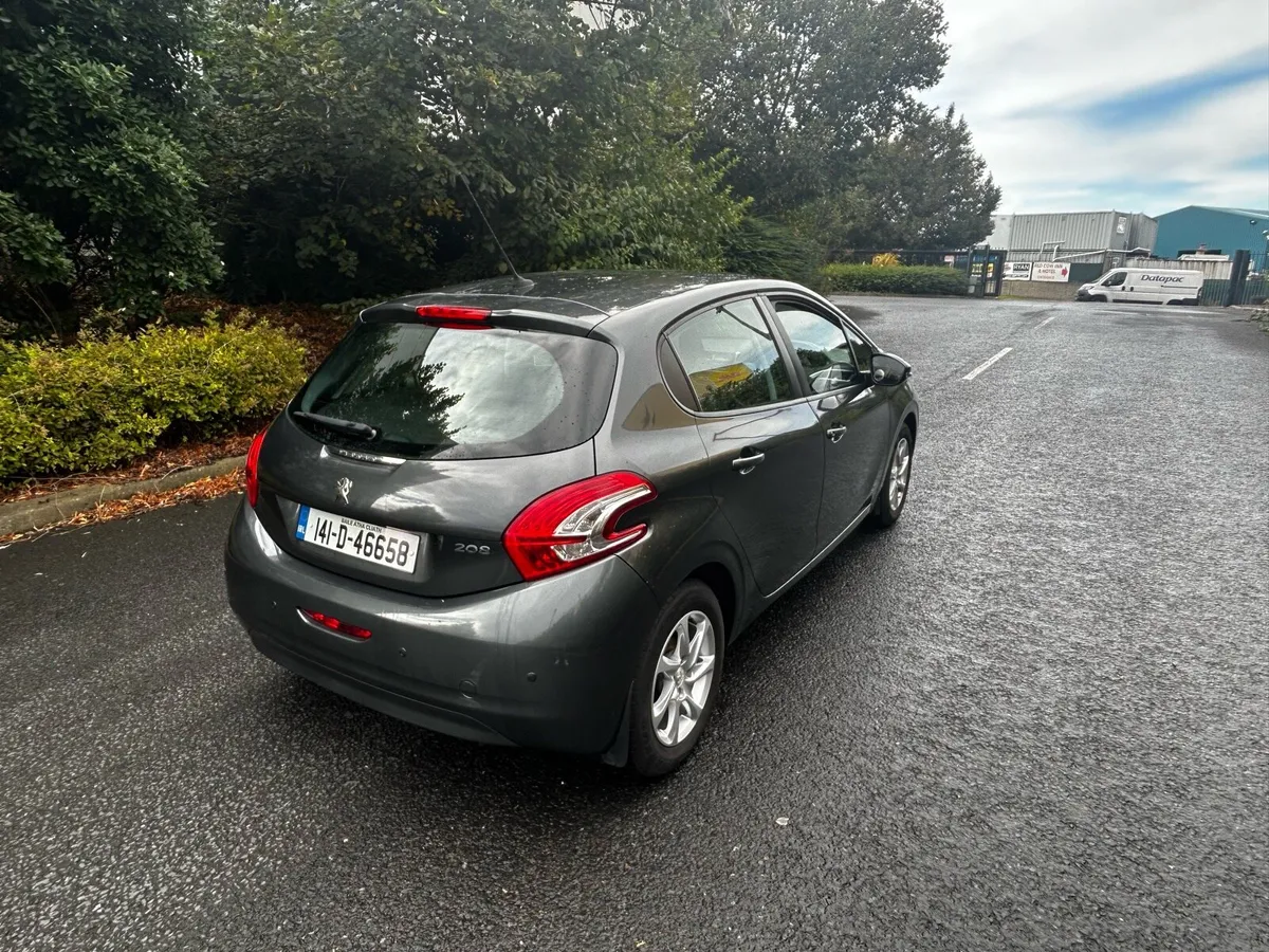 Peugeot 208 1.2 Petrol - Image 4