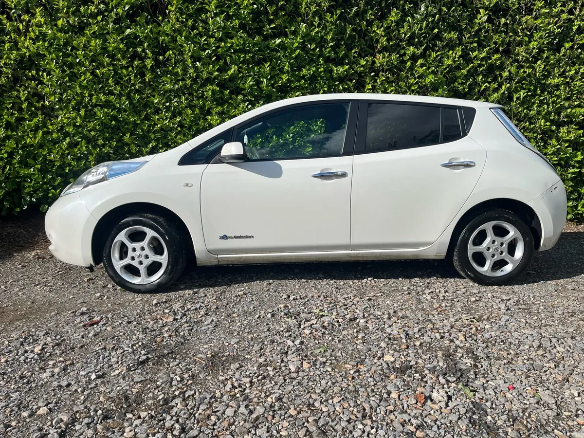 152 Nissan Leaf high spec  EV - Image 2