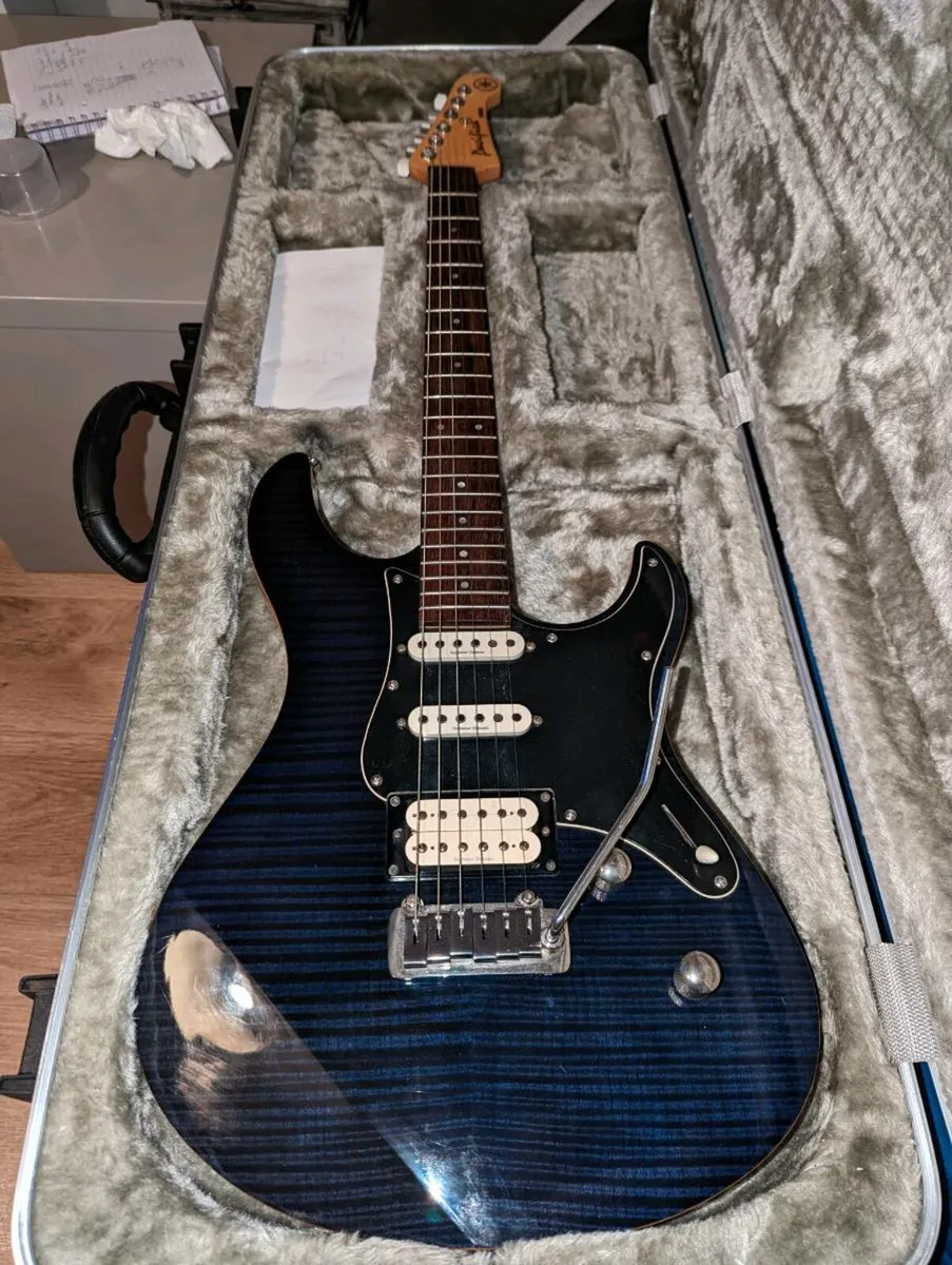 Yamaha Pacifica 812v - Image 1