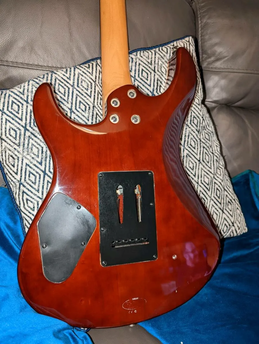 Yamaha Pacifica 812v - Image 4