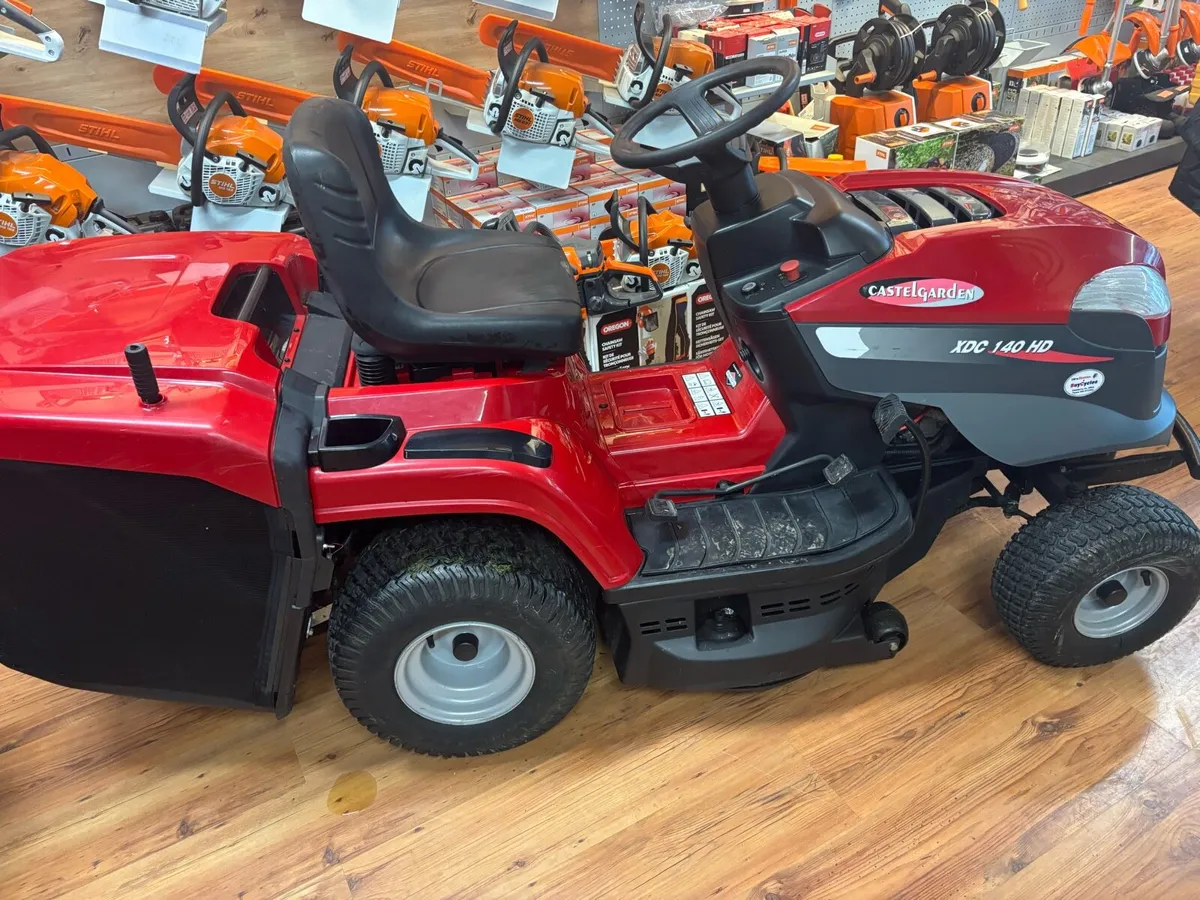 Castle garden ride on mower - Image 3
