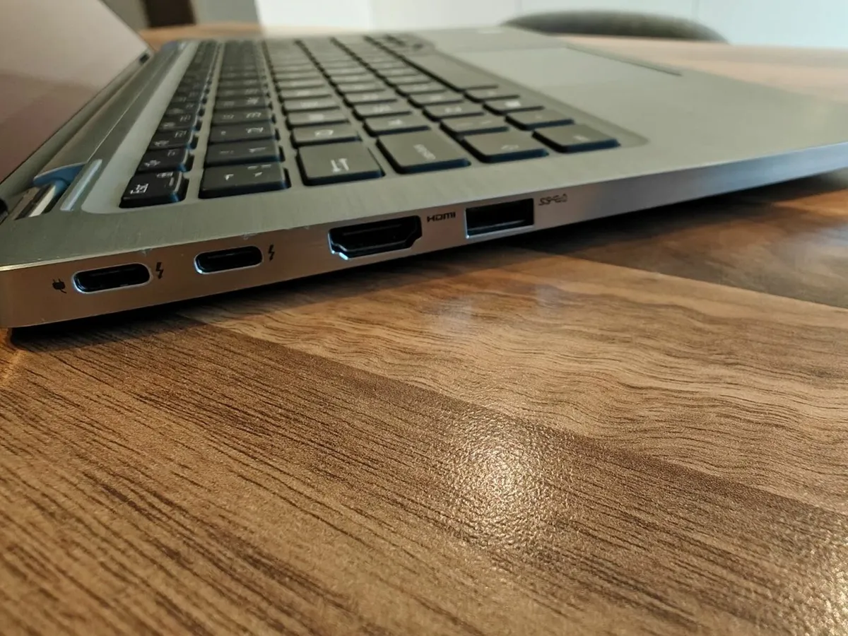 DELL Latitude 7400 2-in-1 360 Rotated Touchscreen - Image 4