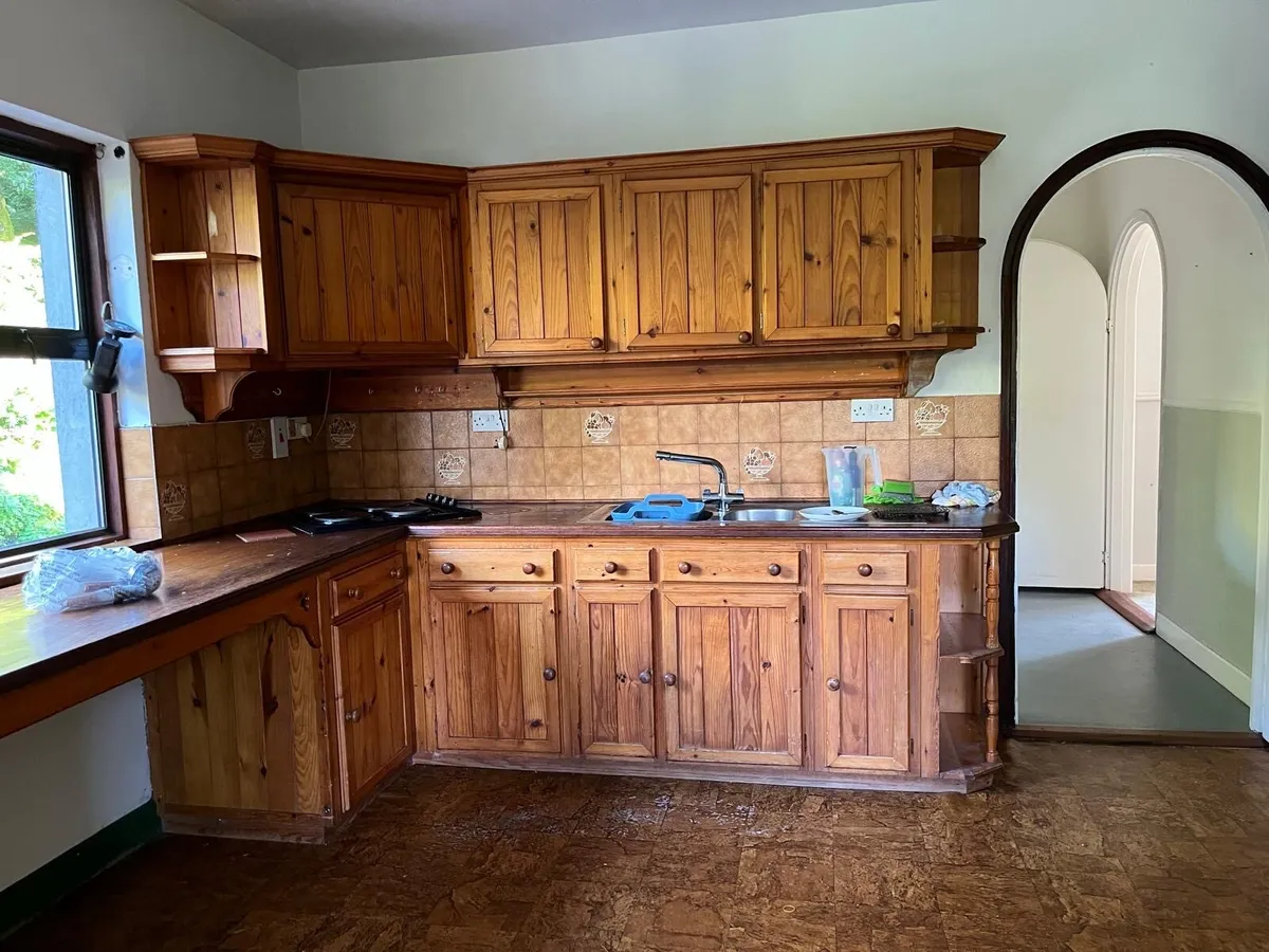 FREE Kitchen in good condition FREE - Image 1