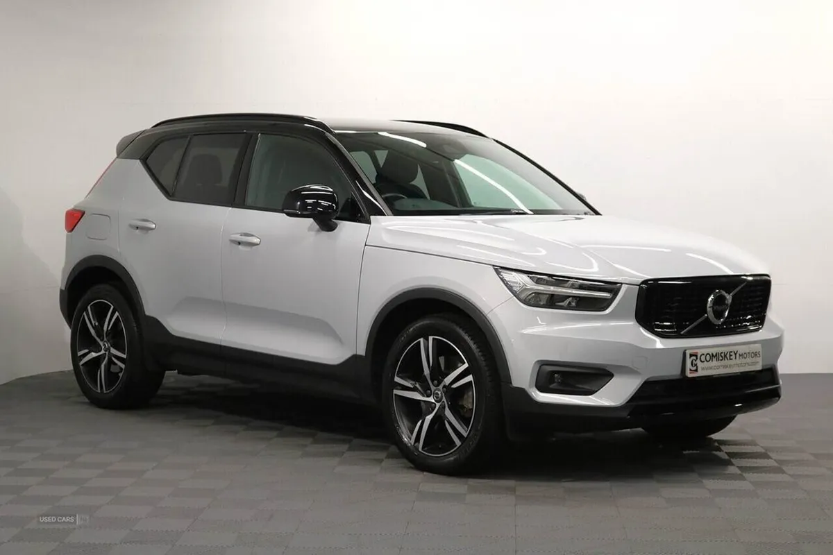 Volvo XC40 h T5 Twin Engine R-design - Image 1