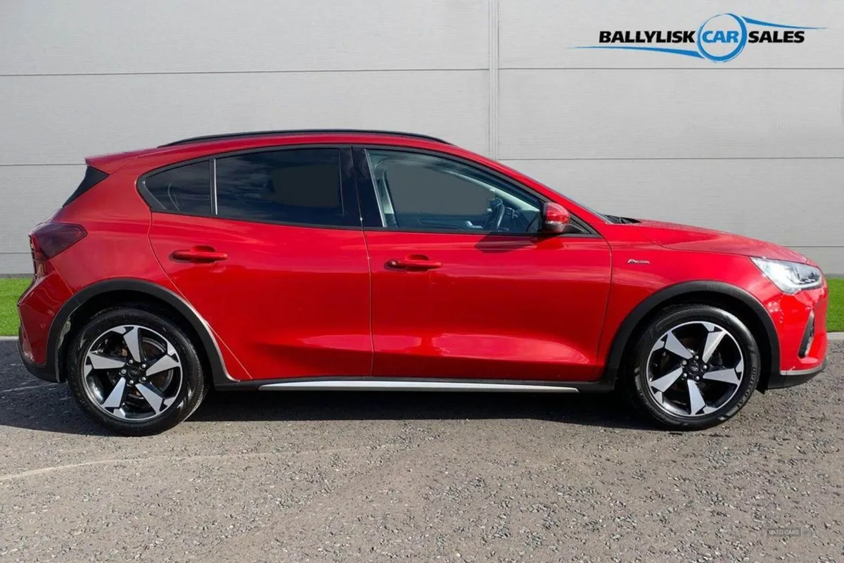 Ford Focus 1.0t 125PS Active in Fantastic Red Wit - Image 3