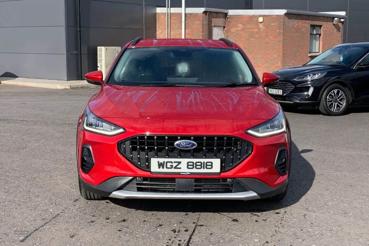 Ford Focus 1.0t 125PS Active in Fantastic Red Wit - Image 4