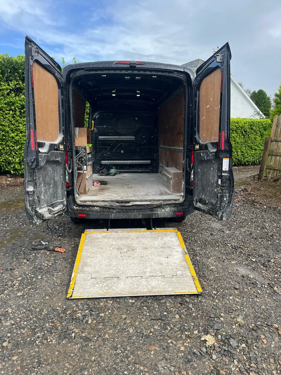 152 Ford Transit with tail lift - Image 3