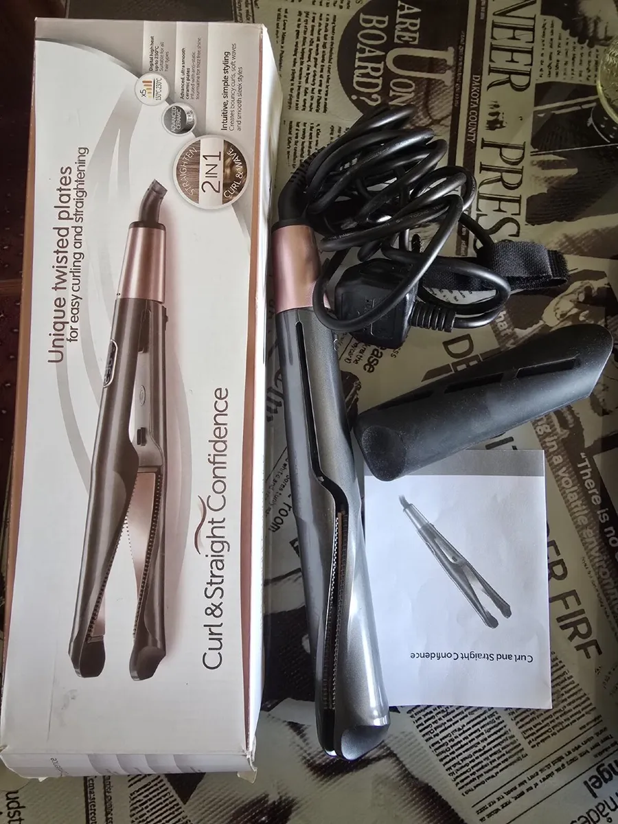 Hair straightener and curler in one
