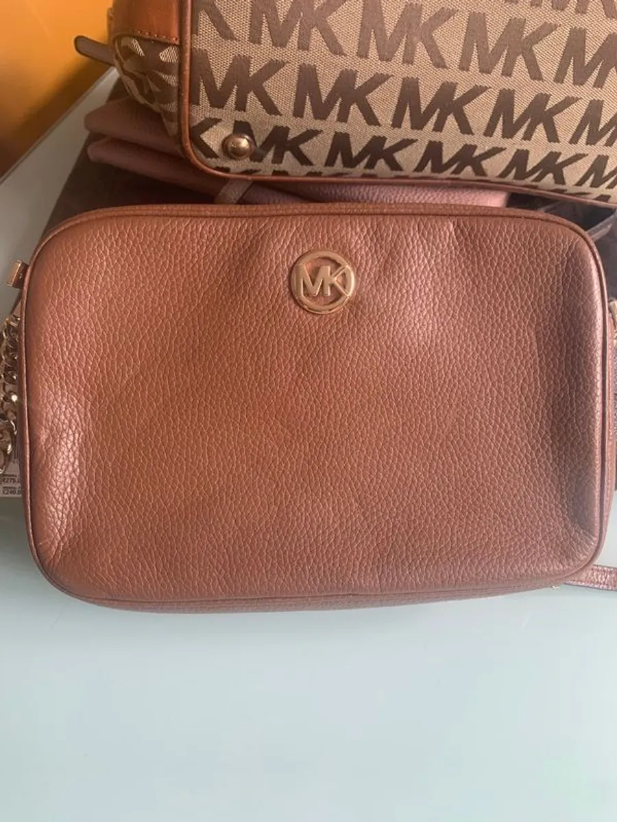 Michael kors than crossbody - Image 1