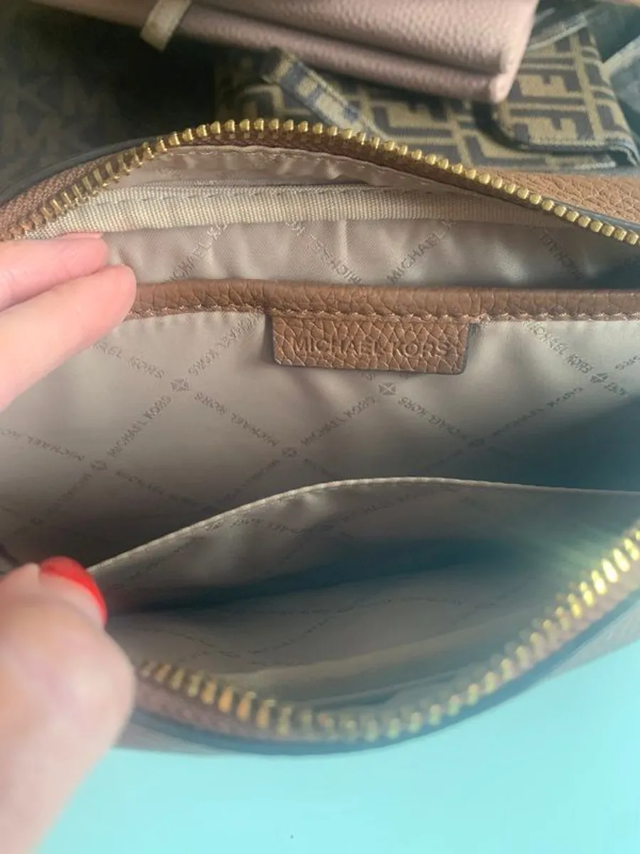 Michael kors than crossbody - Image 3