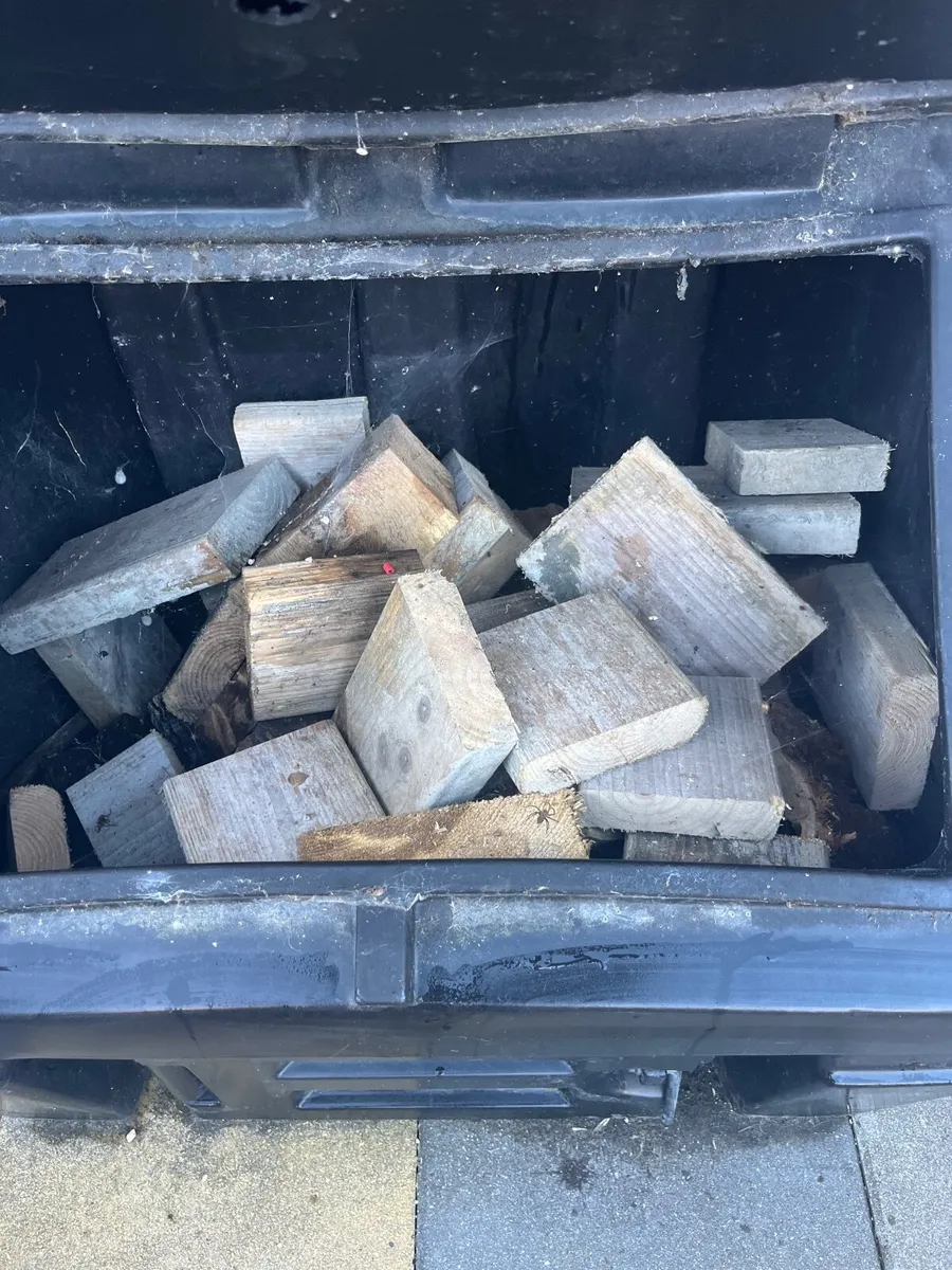 Coal bunker with some wood inside - Image 2