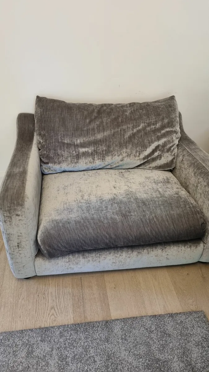 3 seater sofa and double armchair like new - Image 1