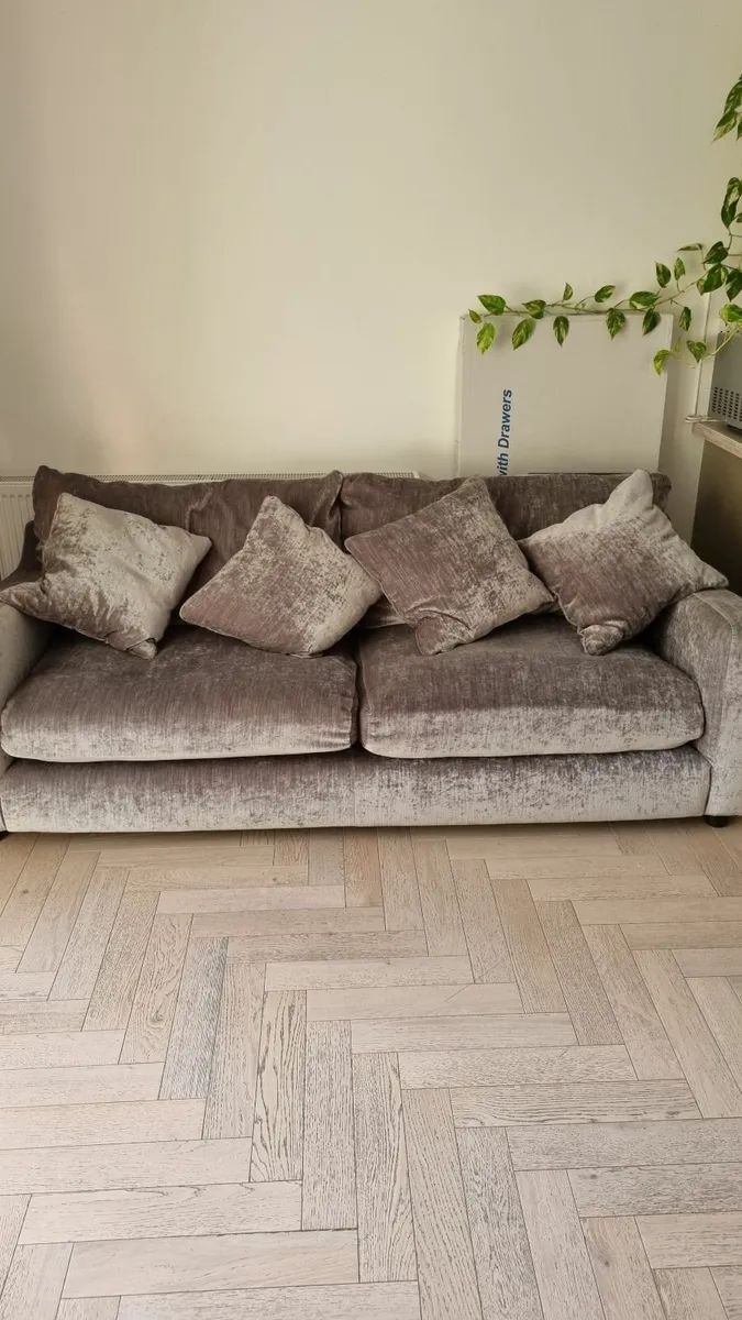 3 seater sofa and double armchair like new - Image 3