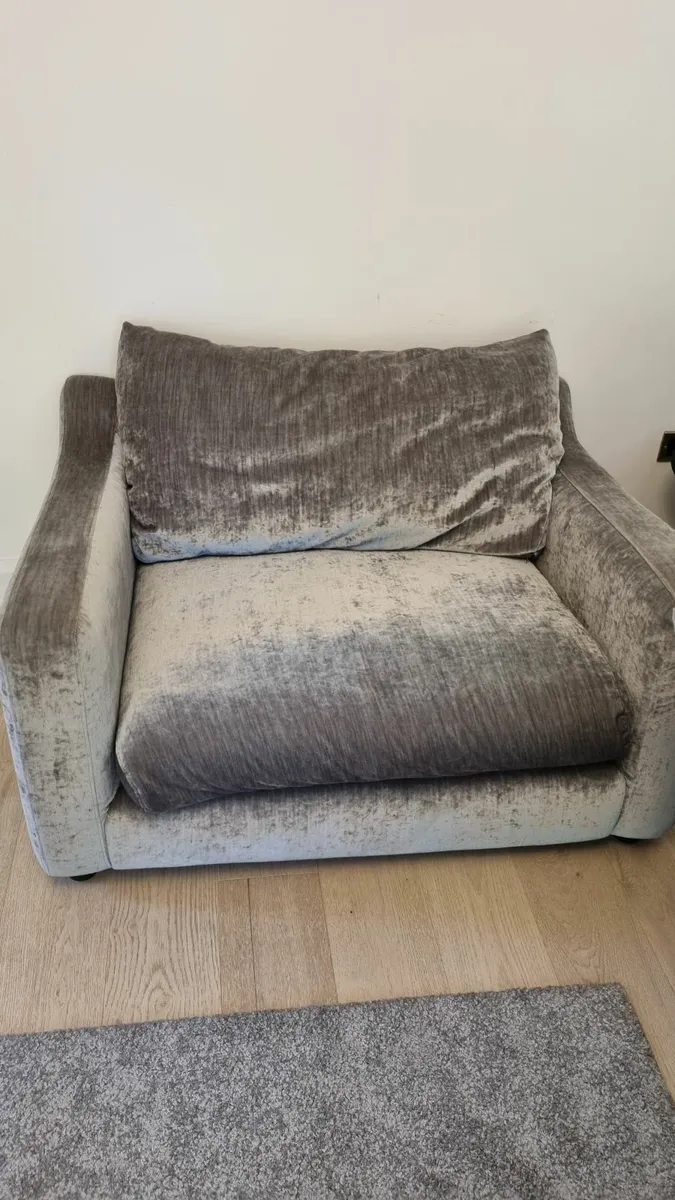 3 seater sofa and double armchair like new - Image 4