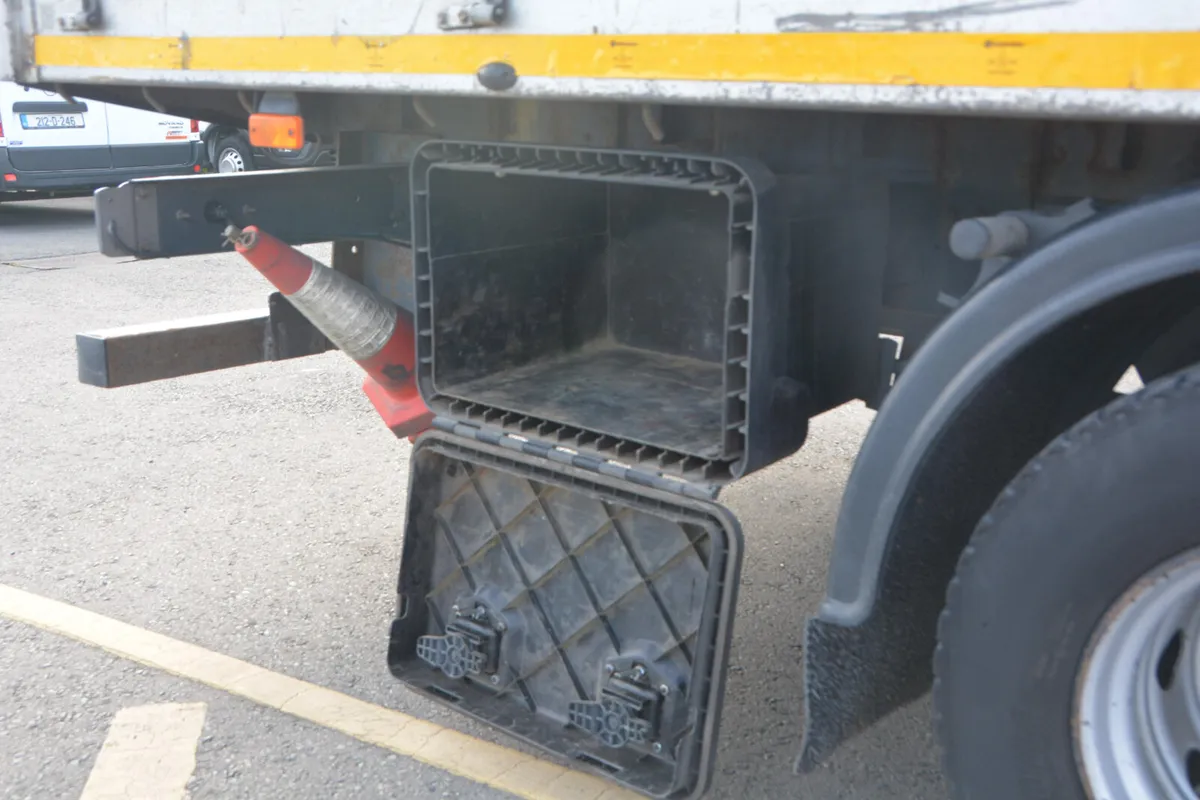 DAF LF210 12T ~ Fassi Remote Crane - fresh certs - Image 4
