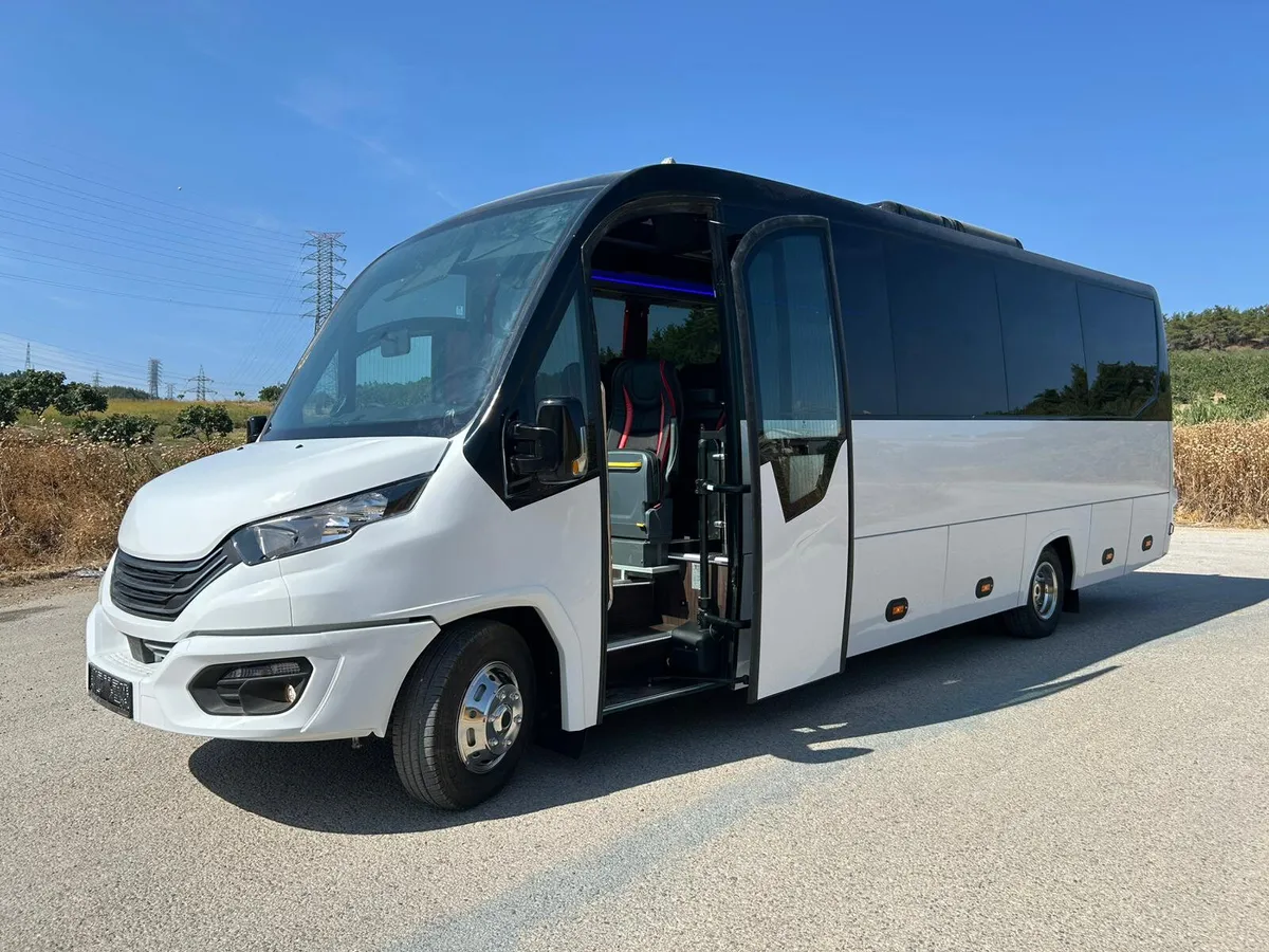 New Iveco Crusader 33seats + G + D - Image 3