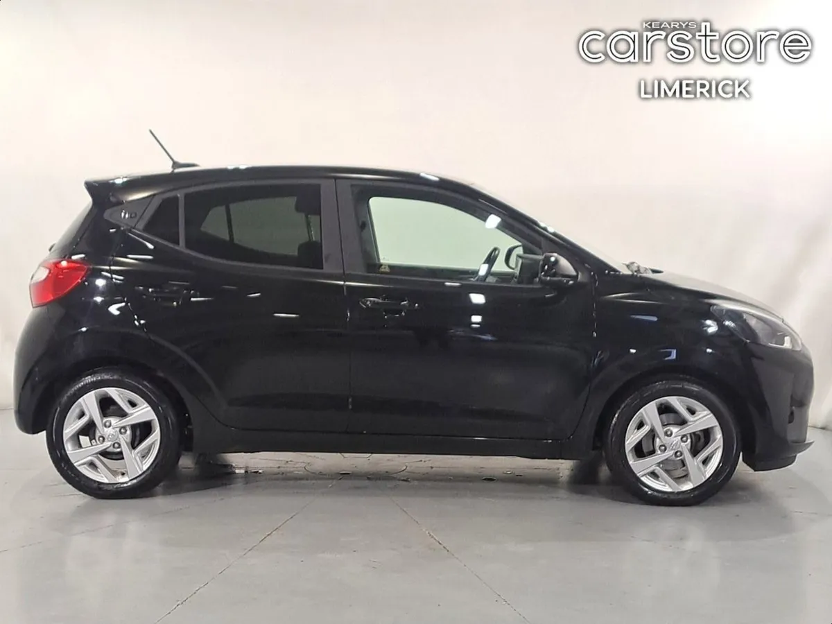 Hyundai i10 1.0 PET Deluxe - Image 2