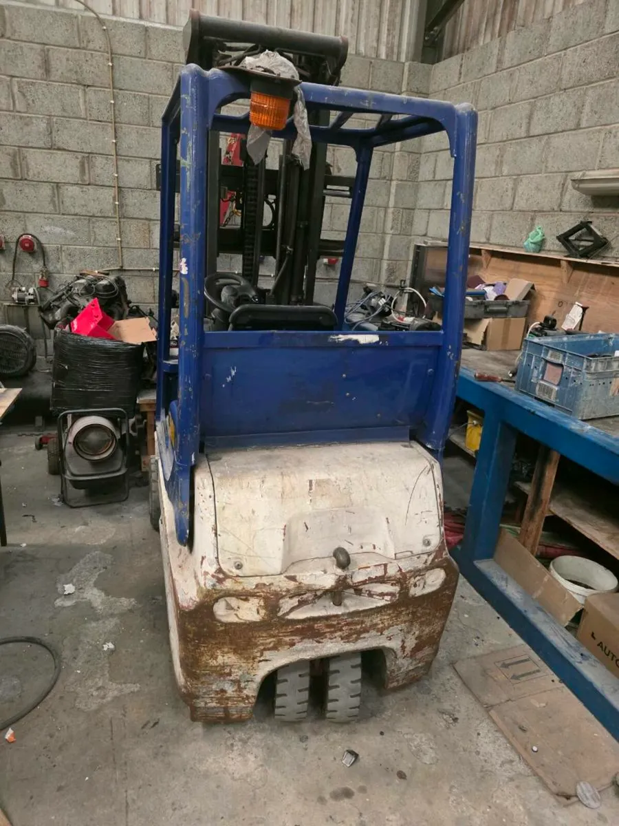 Forklift - Image 3