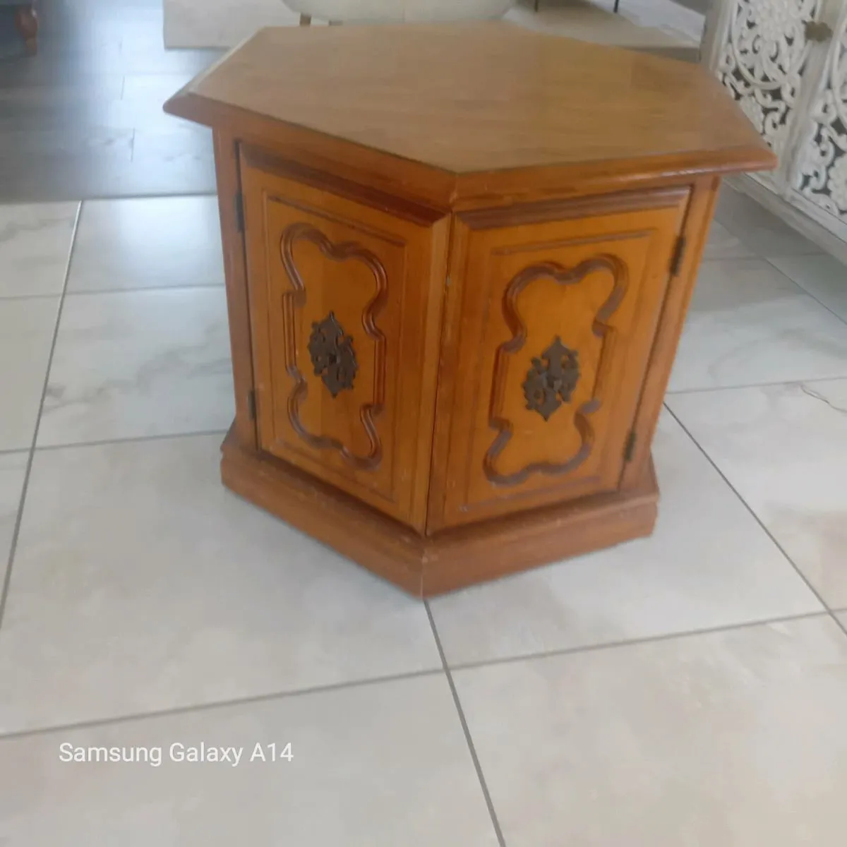 Side table/Locker - Image 1