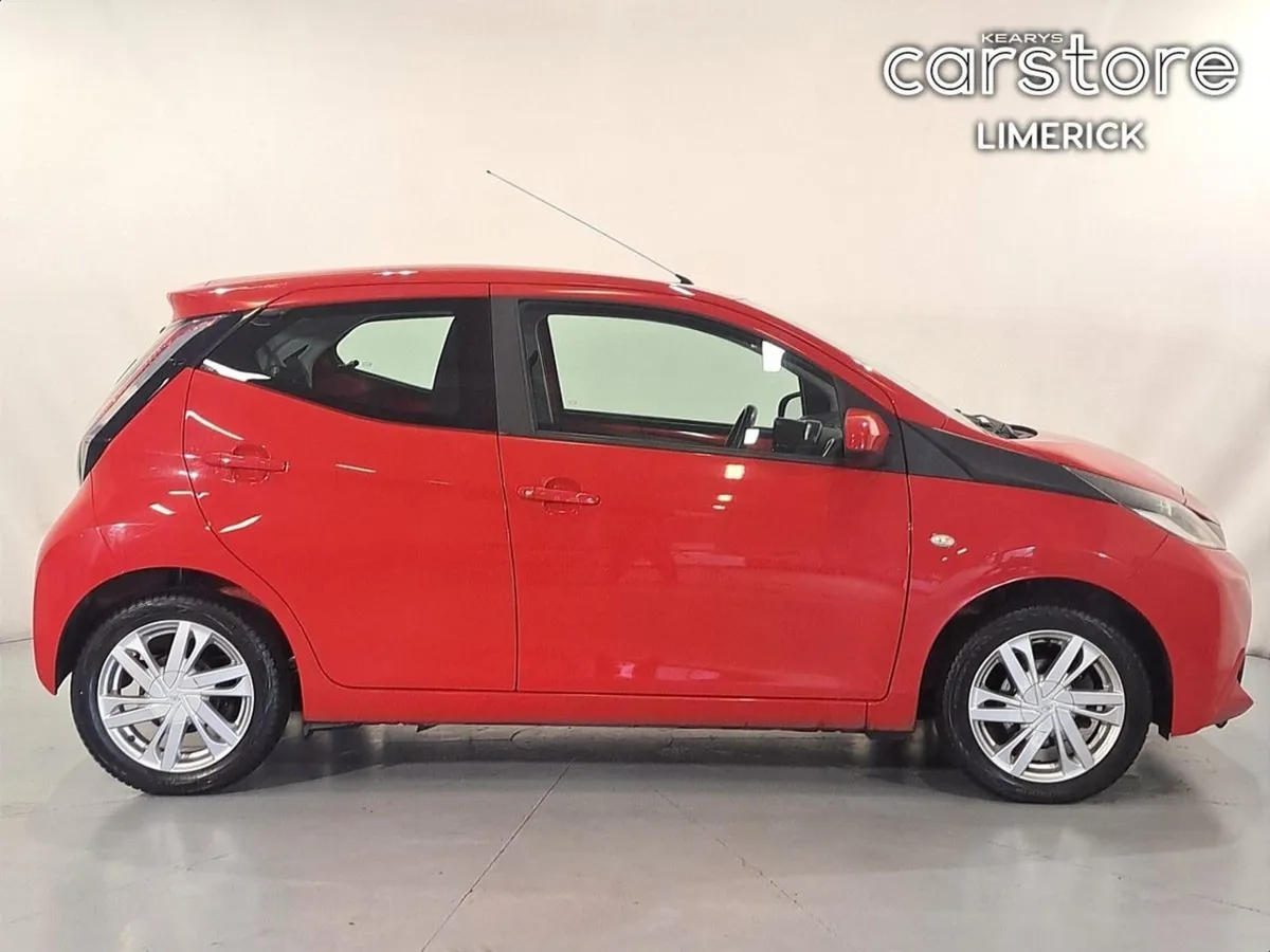 Toyota AYGO 1.0 Vvt-i X-play - Image 2