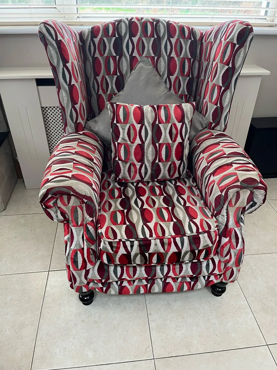 2 seater couch and 2 armchairs - Image 3