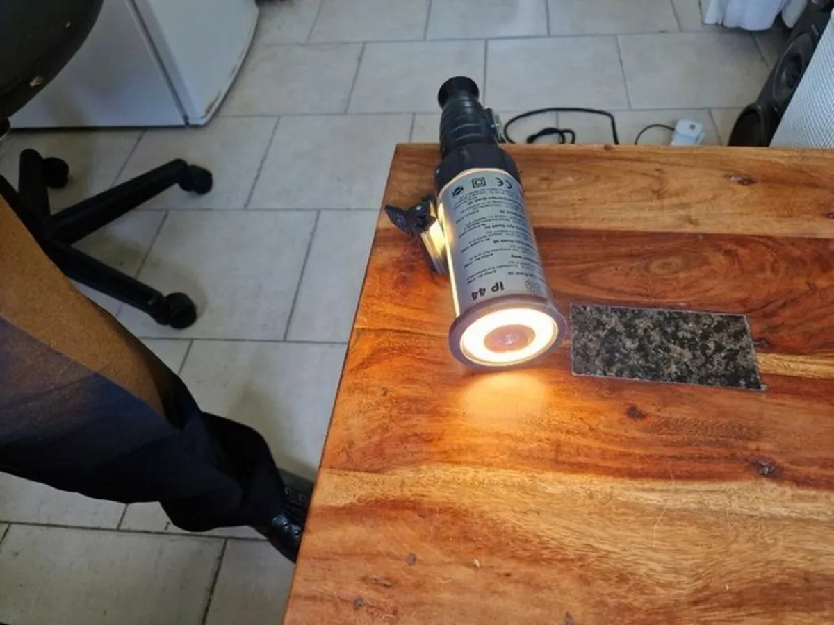 Duett 30 Work Lamp IP44 in Excellent Condition - Image 3