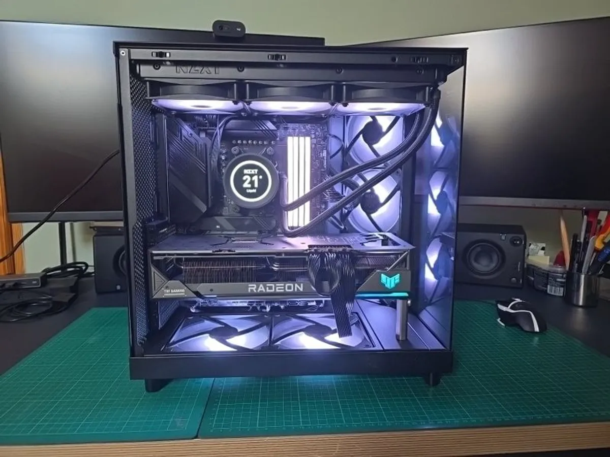 High End Gaming Pc 7900xtx 7600x 32gb Ram 4tb Ssd - Image 1