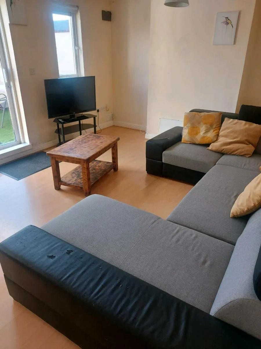 3 bedroom apartment for rent - Image 1