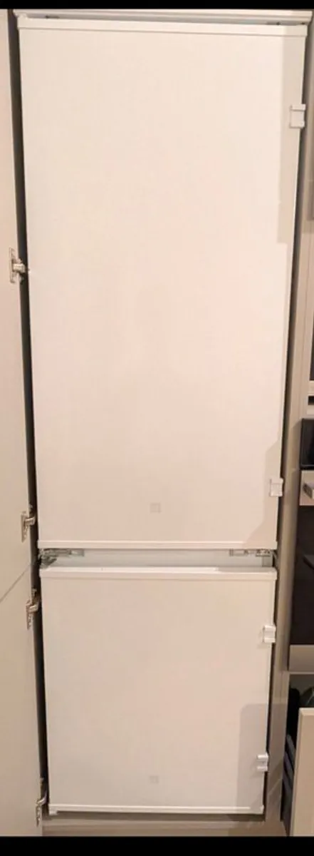 Integrated fridge freezer
